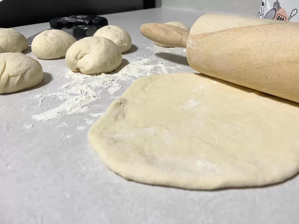 rolling pin with dough rolled out